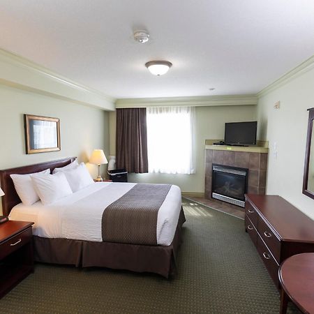 Quality Inn & Suites Whitecourt Kültér fotó
