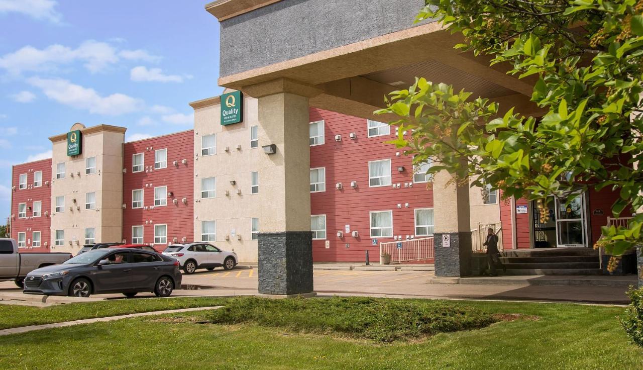 Quality Inn & Suites Whitecourt Kültér fotó