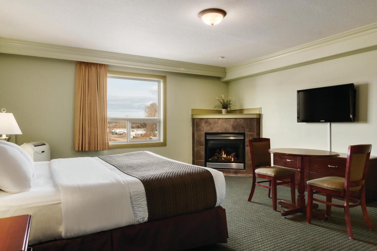Quality Inn & Suites Whitecourt Kültér fotó