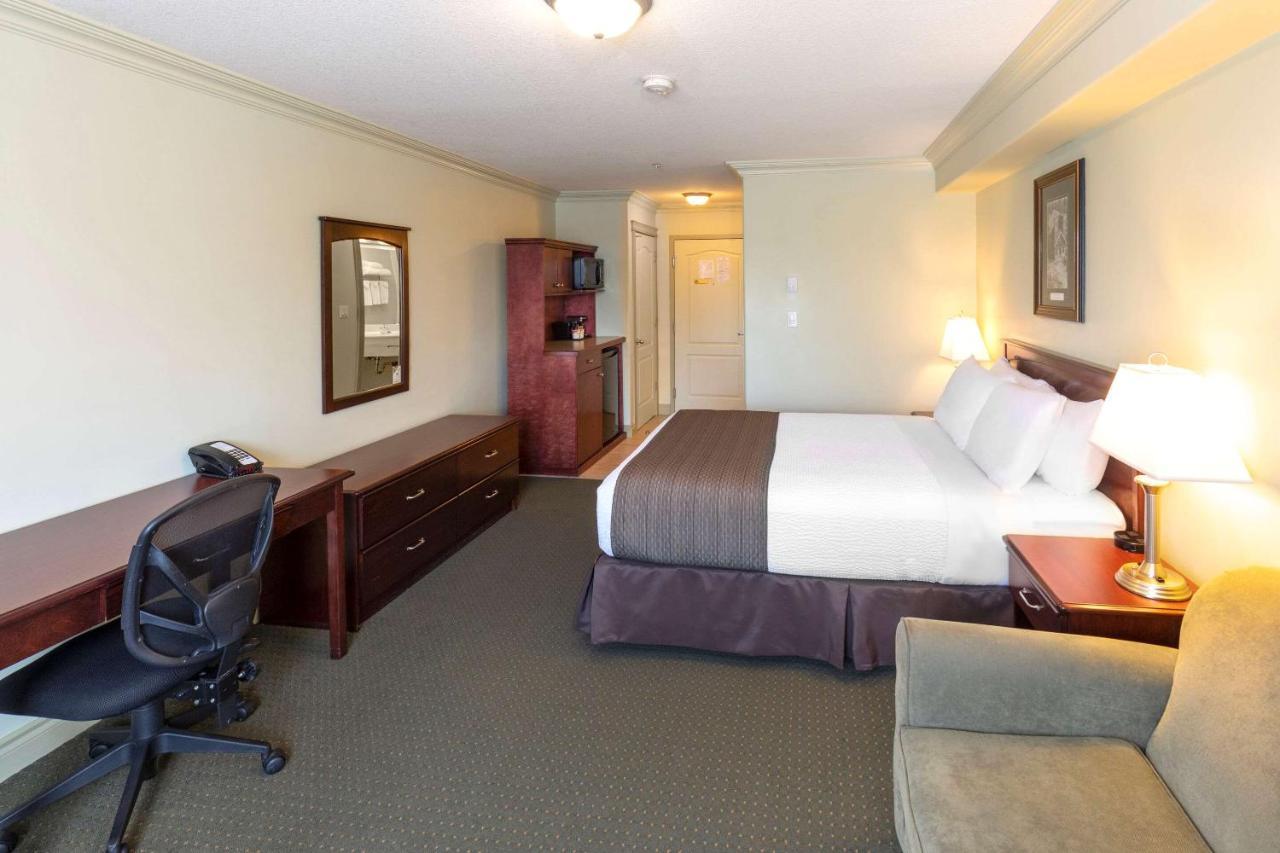 Quality Inn & Suites Whitecourt Kültér fotó