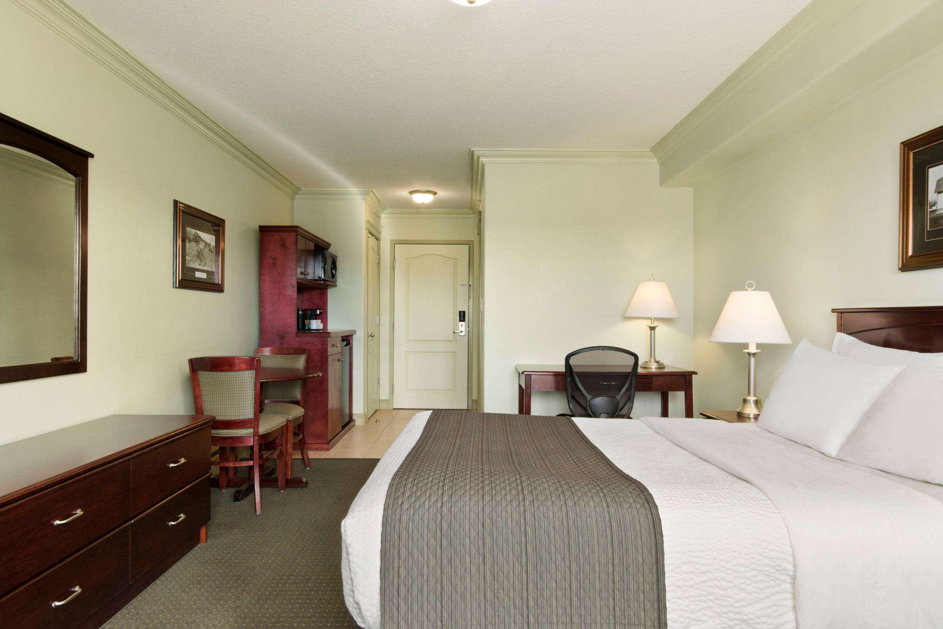 Quality Inn & Suites Whitecourt Kültér fotó
