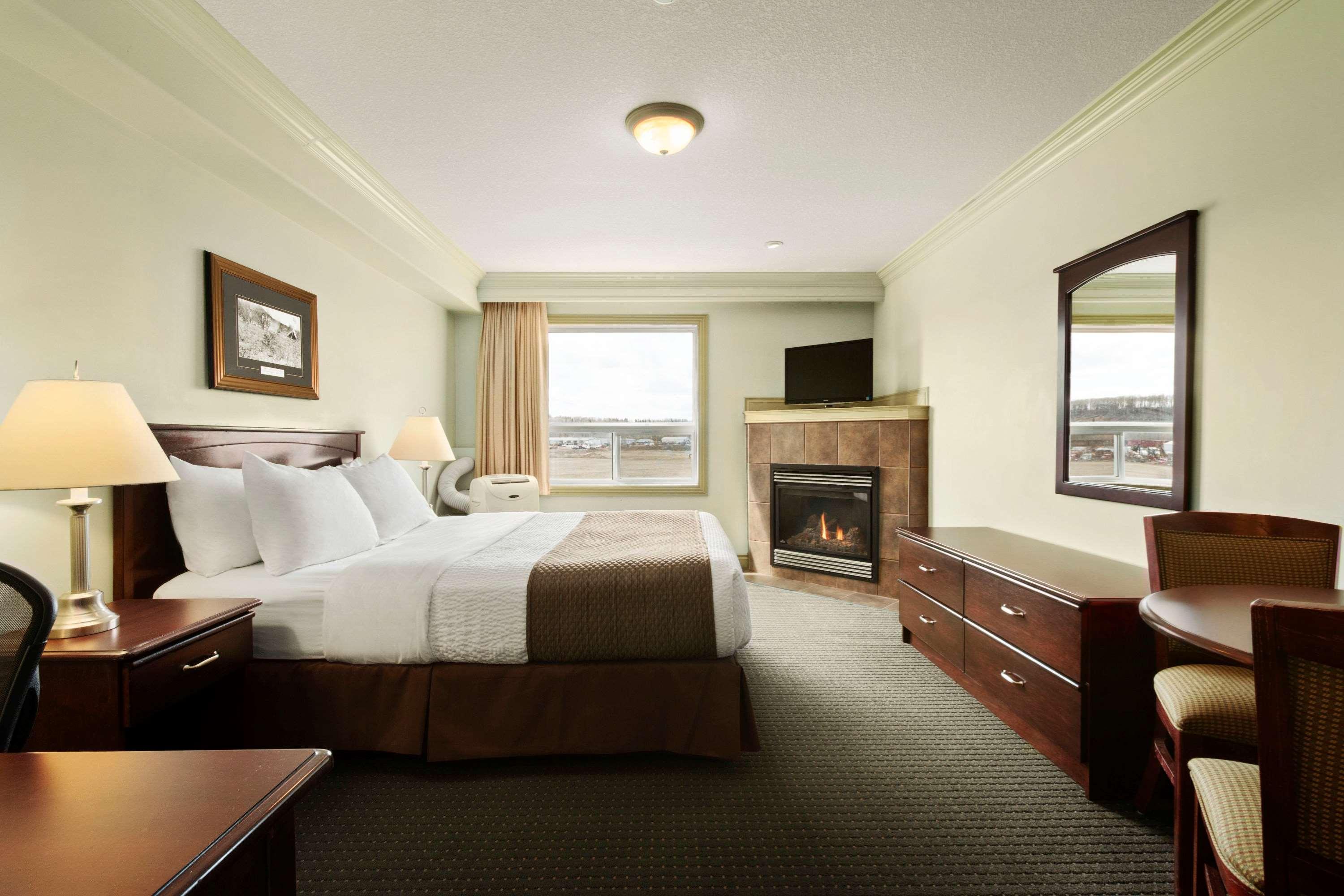 Quality Inn & Suites Whitecourt Kültér fotó