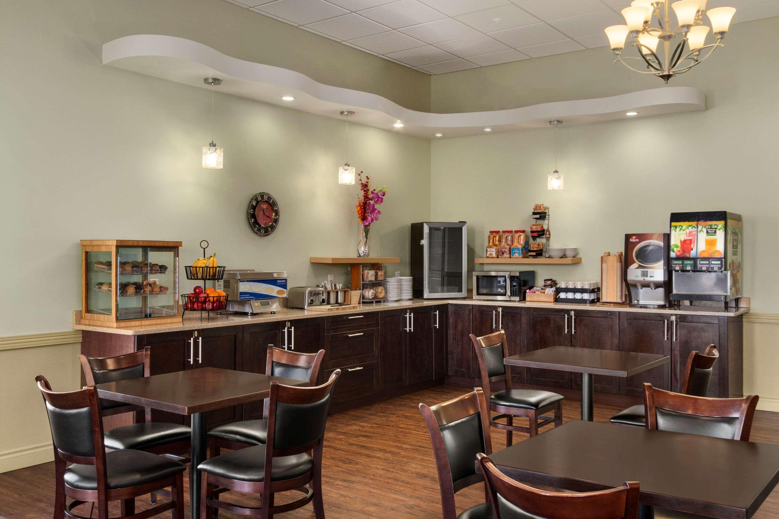Quality Inn & Suites Whitecourt Kültér fotó