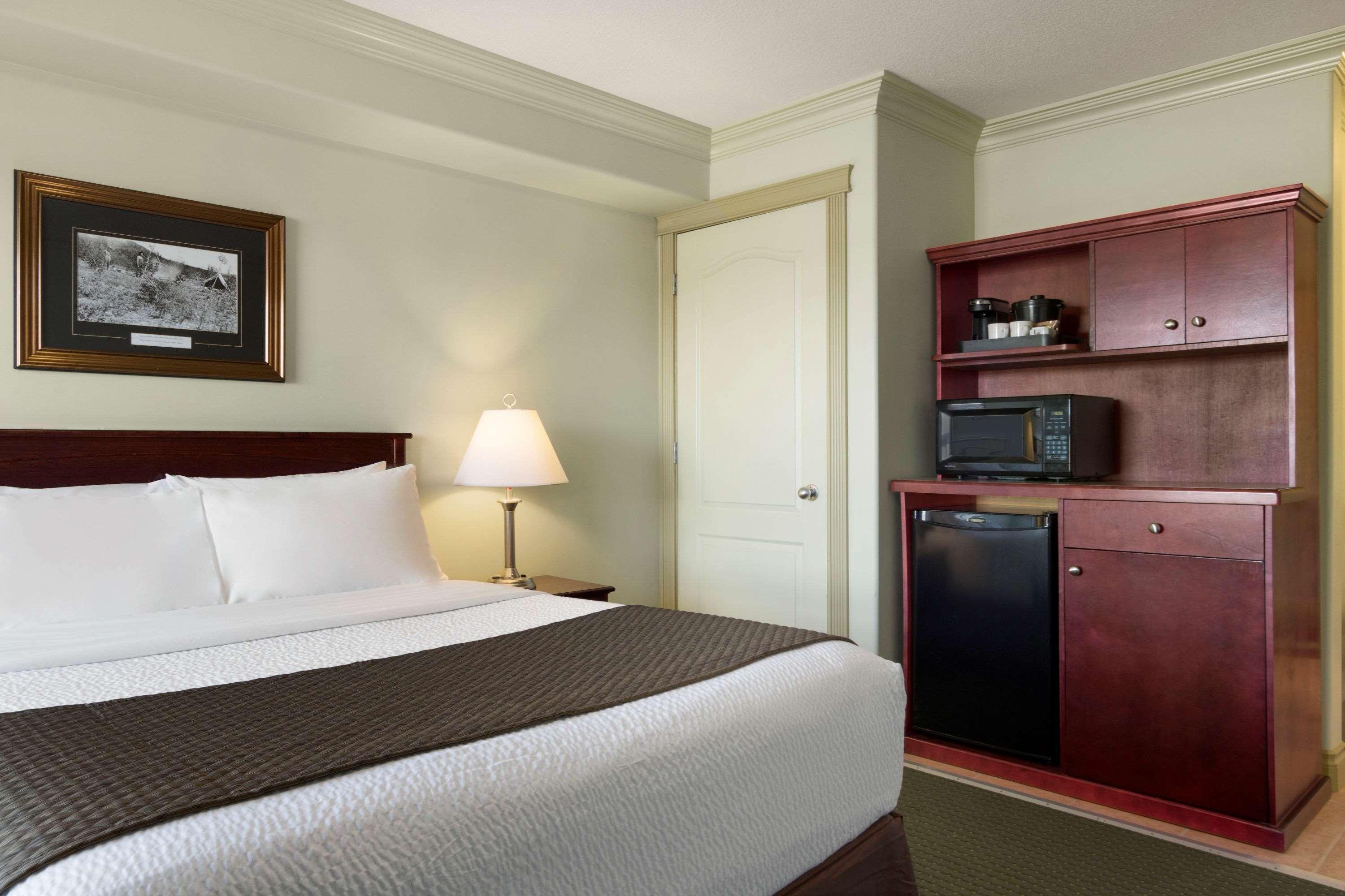 Quality Inn & Suites Whitecourt Kültér fotó