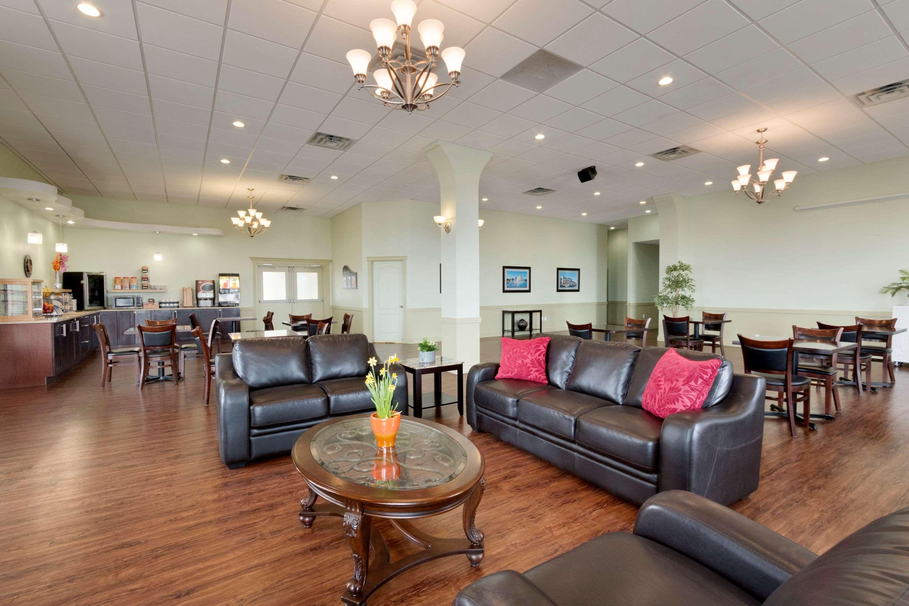 Quality Inn & Suites Whitecourt Kültér fotó