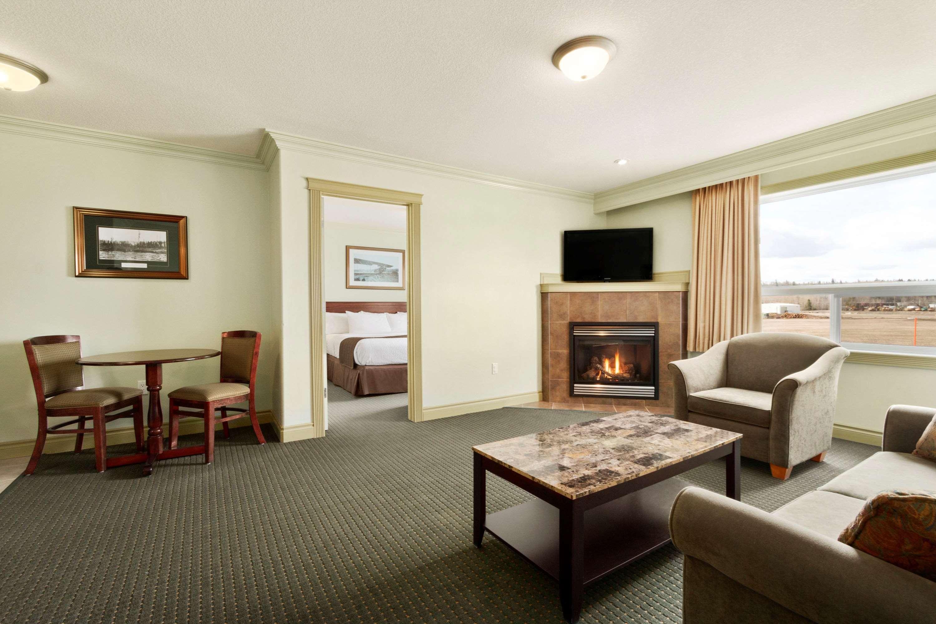 Quality Inn & Suites Whitecourt Kültér fotó