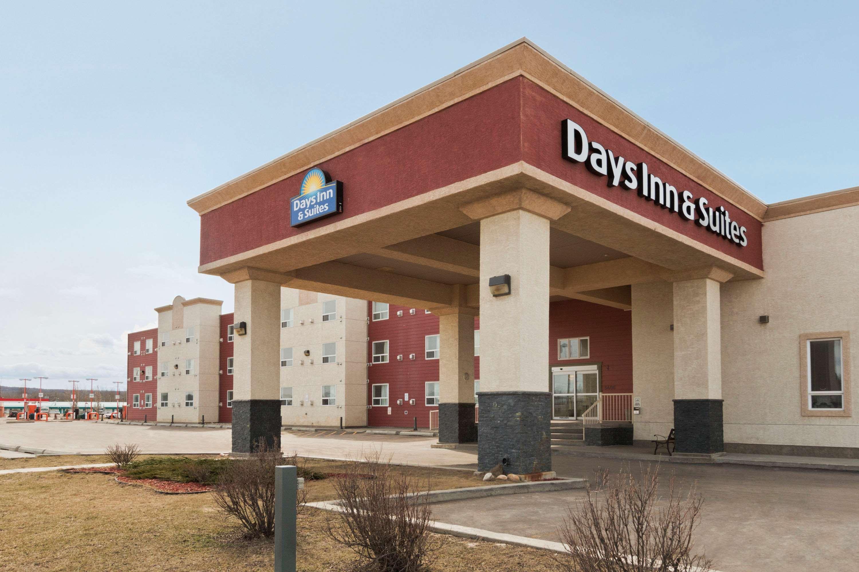 Quality Inn & Suites Whitecourt Kültér fotó