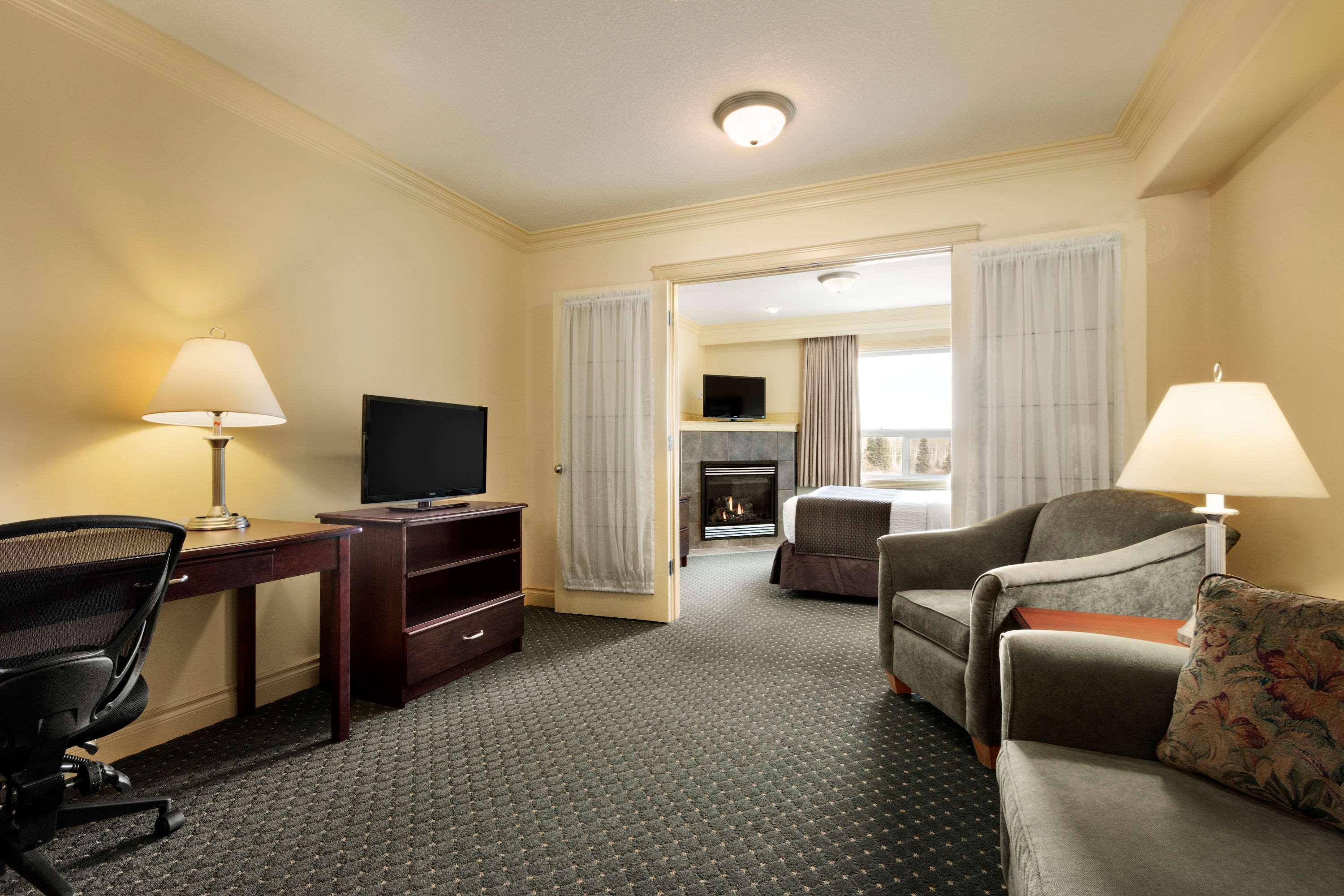 Quality Inn & Suites Whitecourt Kültér fotó