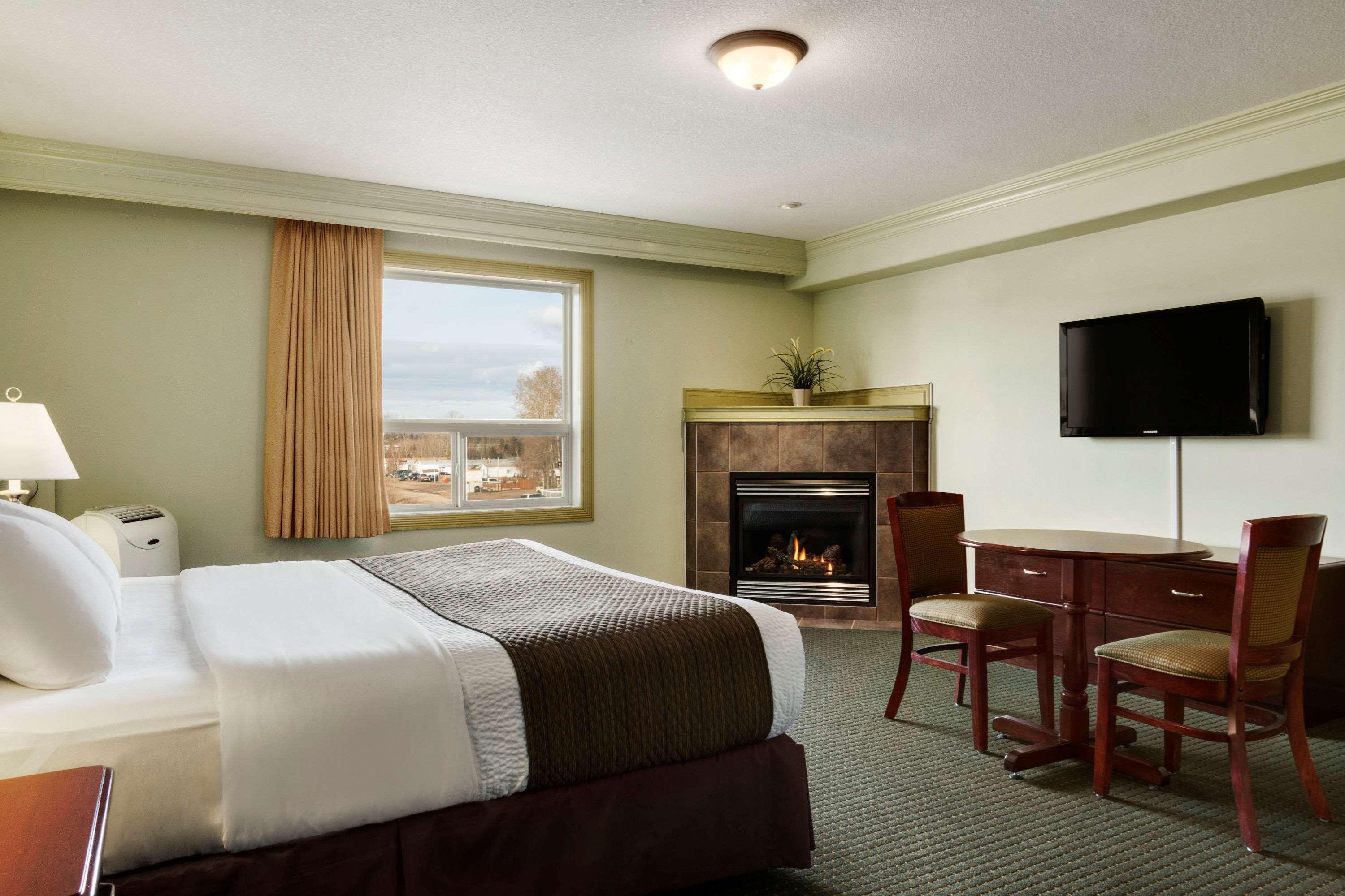 Quality Inn & Suites Whitecourt Kültér fotó