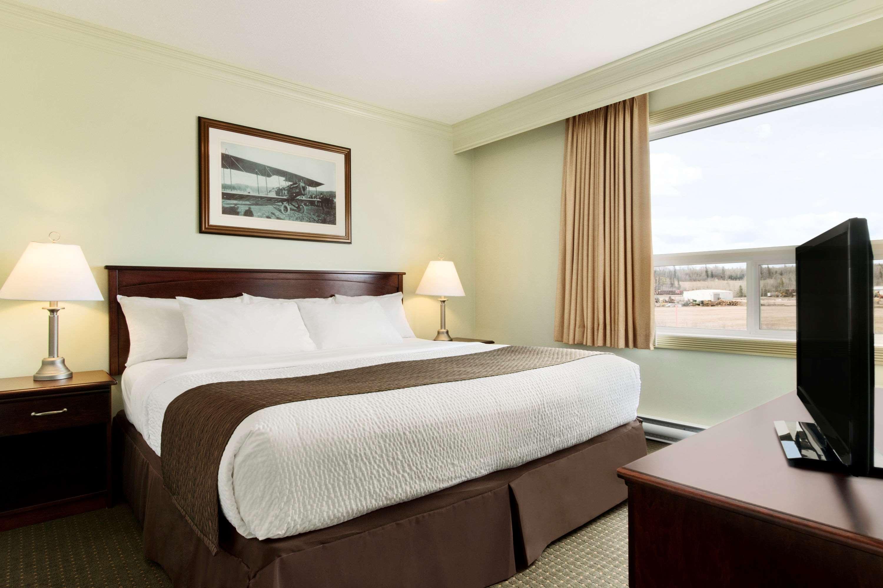 Quality Inn & Suites Whitecourt Kültér fotó