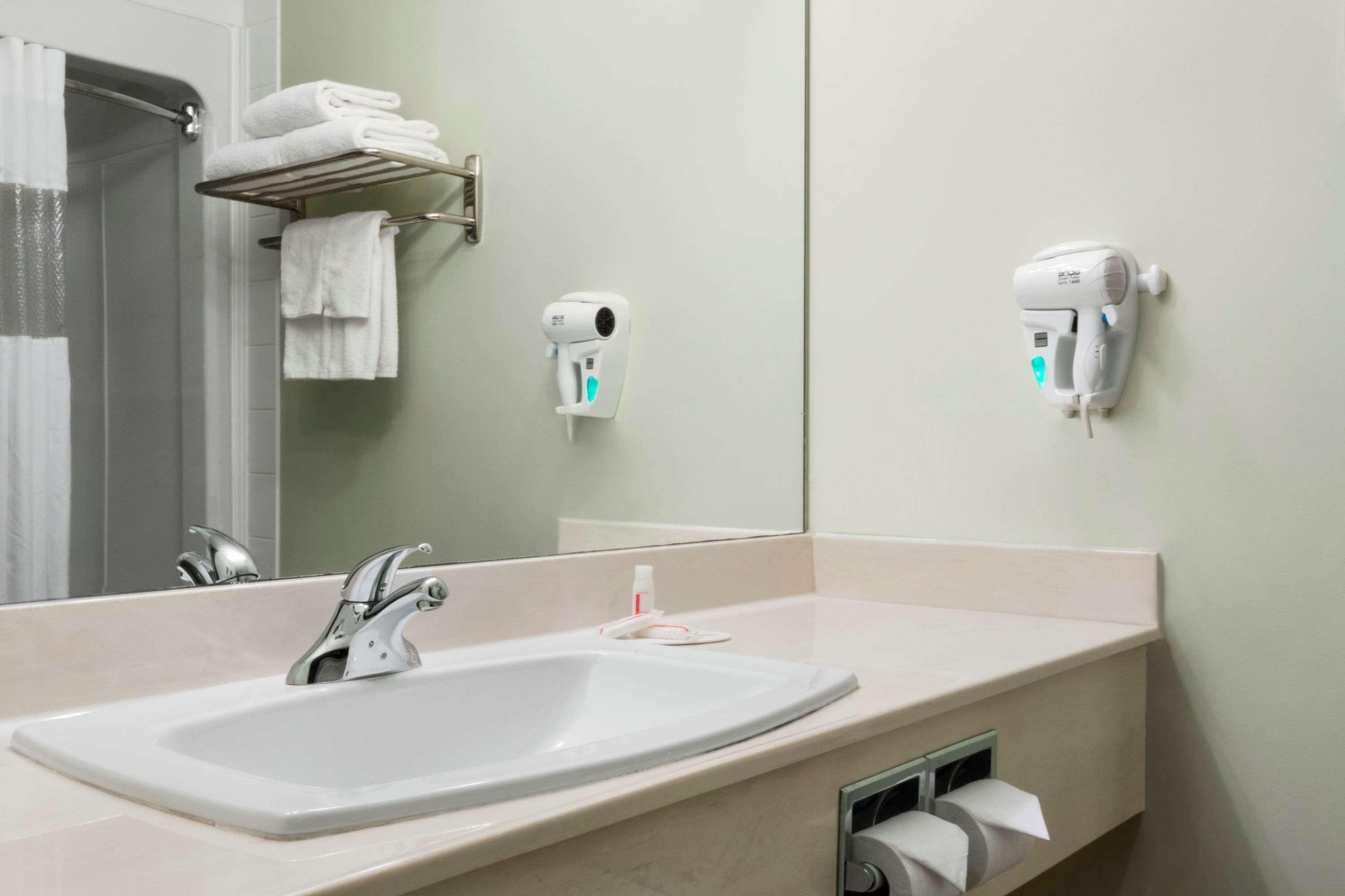 Quality Inn & Suites Whitecourt Kültér fotó