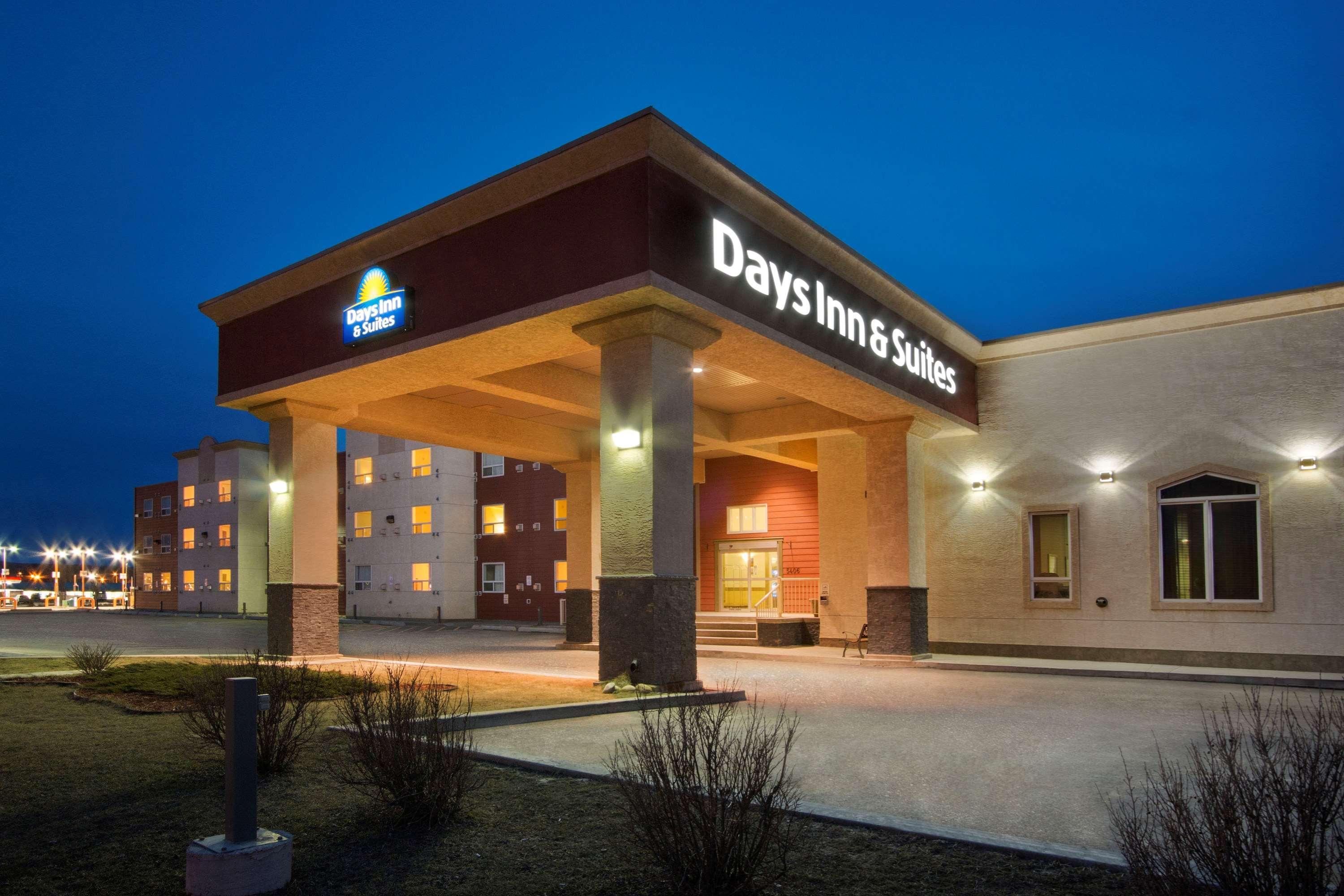 Quality Inn & Suites Whitecourt Kültér fotó