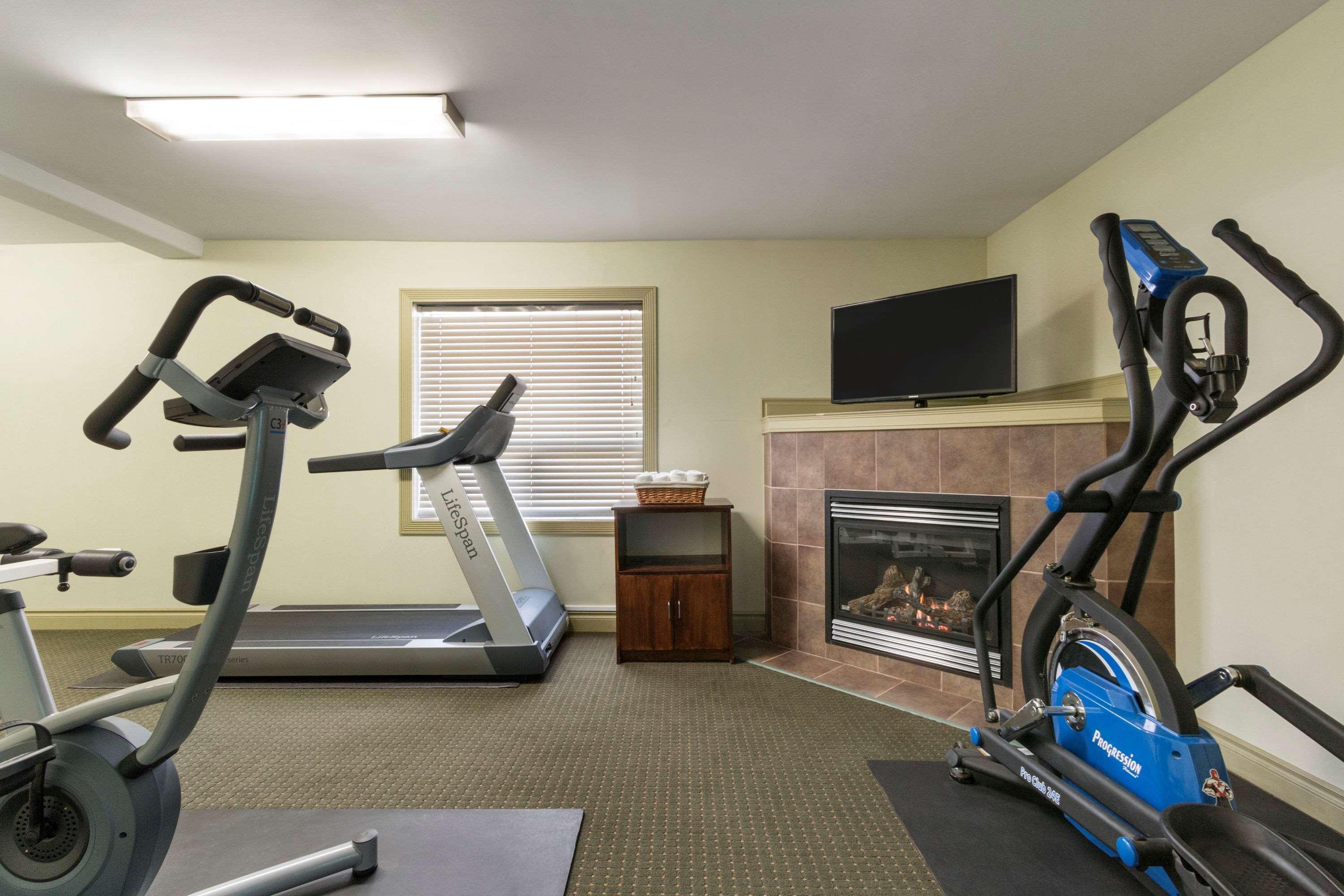 Quality Inn & Suites Whitecourt Kültér fotó
