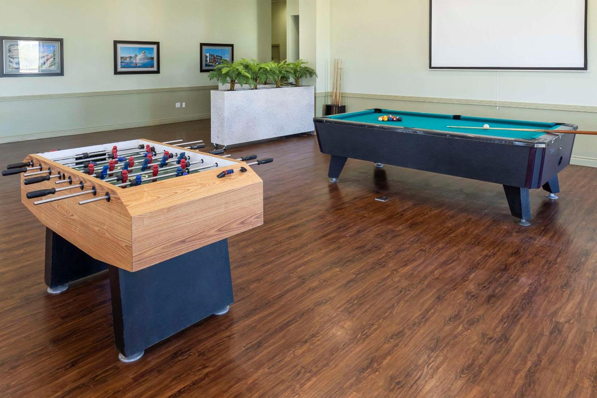Quality Inn & Suites Whitecourt Kültér fotó