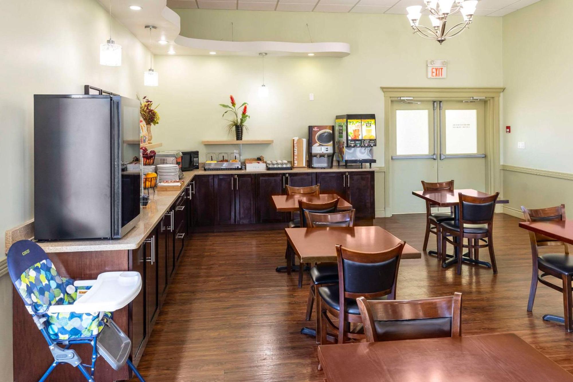 Quality Inn & Suites Whitecourt Kültér fotó