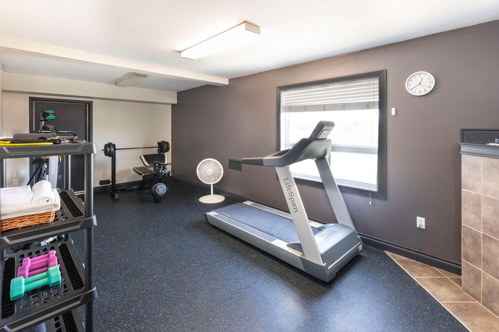 Quality Inn & Suites Whitecourt Kültér fotó