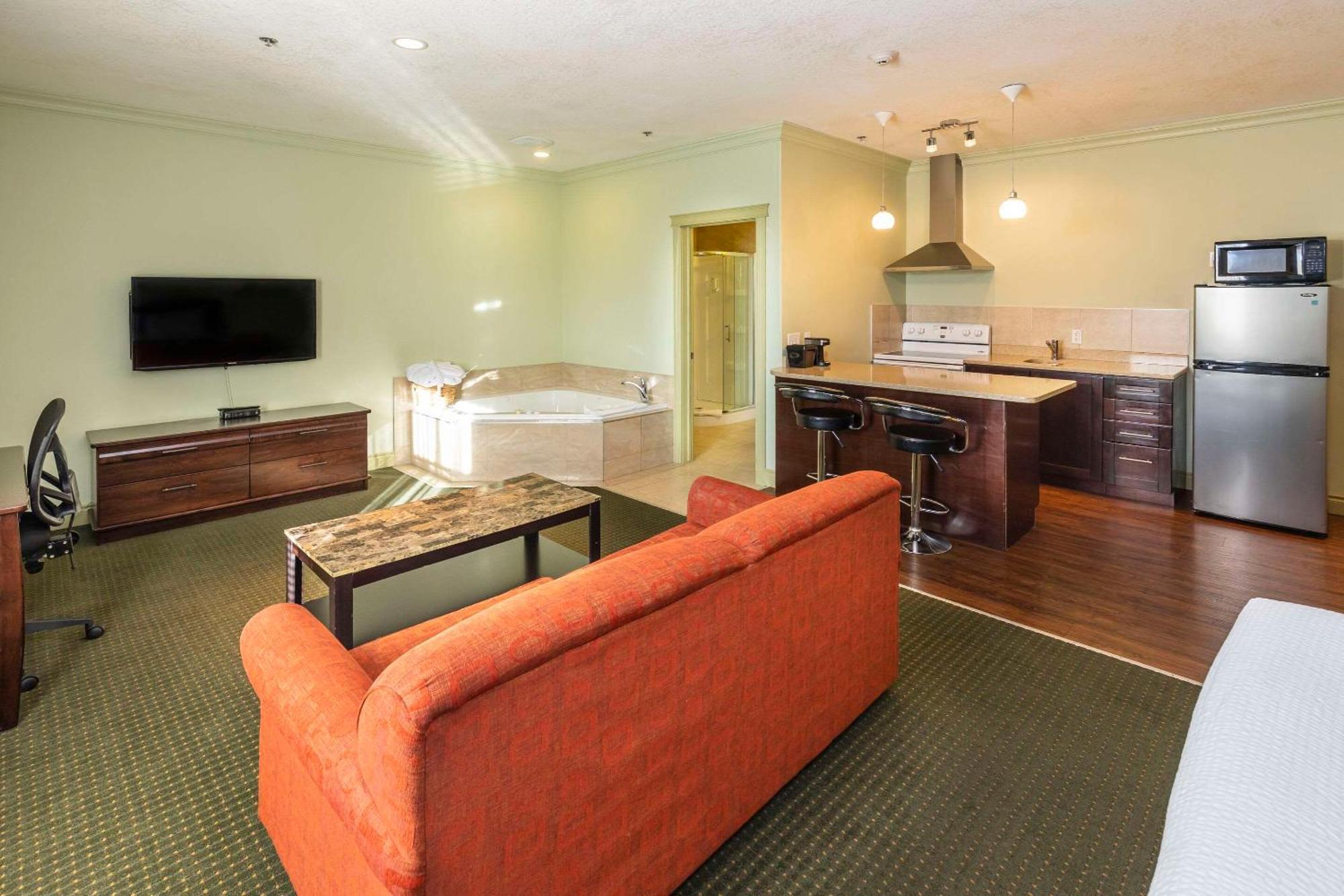 Quality Inn & Suites Whitecourt Kültér fotó