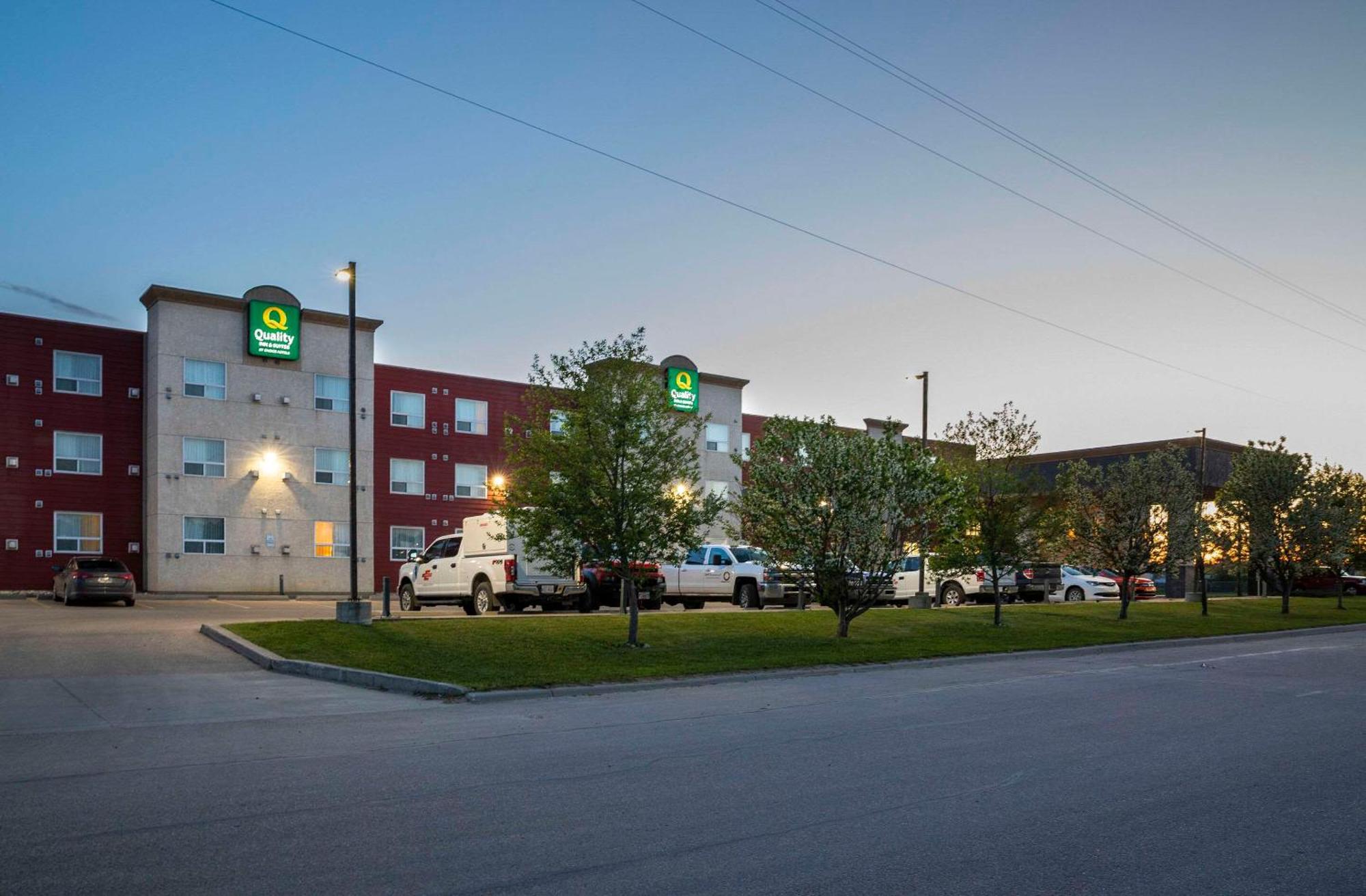 Quality Inn & Suites Whitecourt Kültér fotó