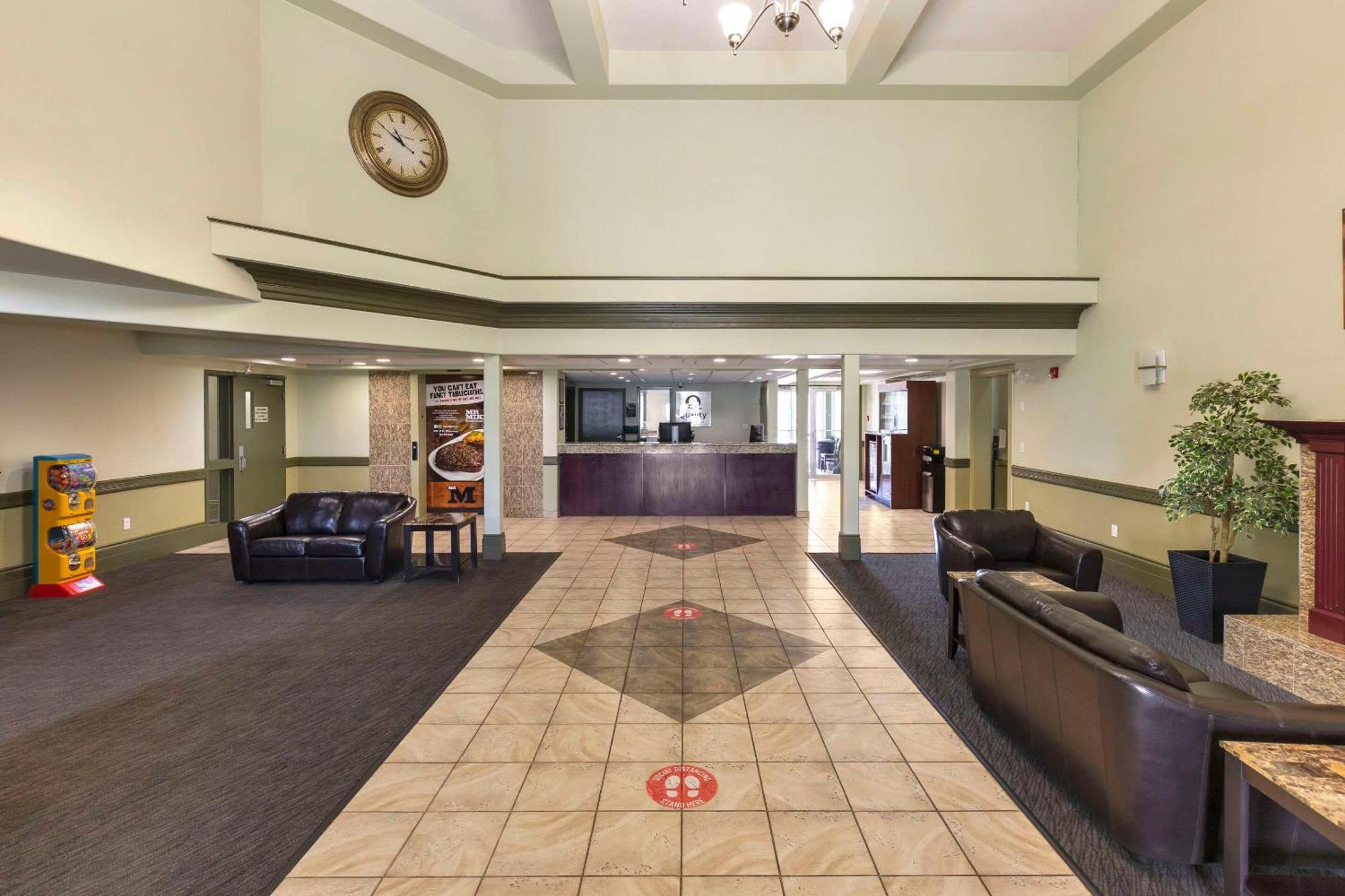 Quality Inn & Suites Whitecourt Kültér fotó