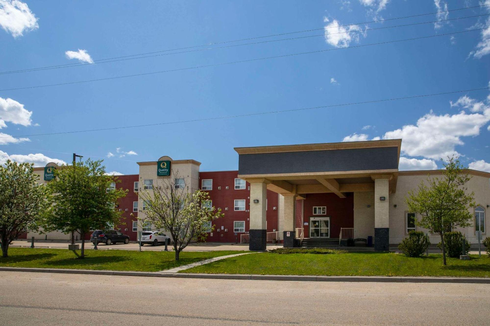 Quality Inn & Suites Whitecourt Kültér fotó